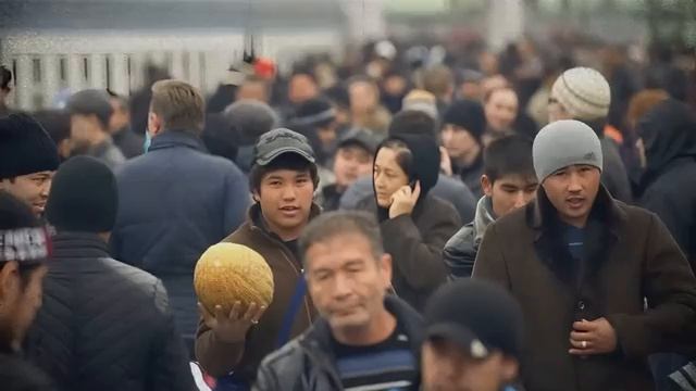 БАНКЕТ ДЛЯ МИГРАНТОВ. ОМОН ВОРВАЛСЯ В САМЫЙ РАЗГАР. Что скрывают за закрытыми дверями?