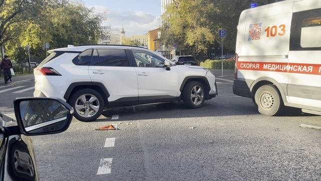 Водители пропускайте автомобили Скорой медицинской помощи пожарные машины и др. спецтранспорт.