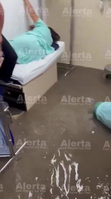 Наводнение в госпитале в Истапалапе Мехико Мексика