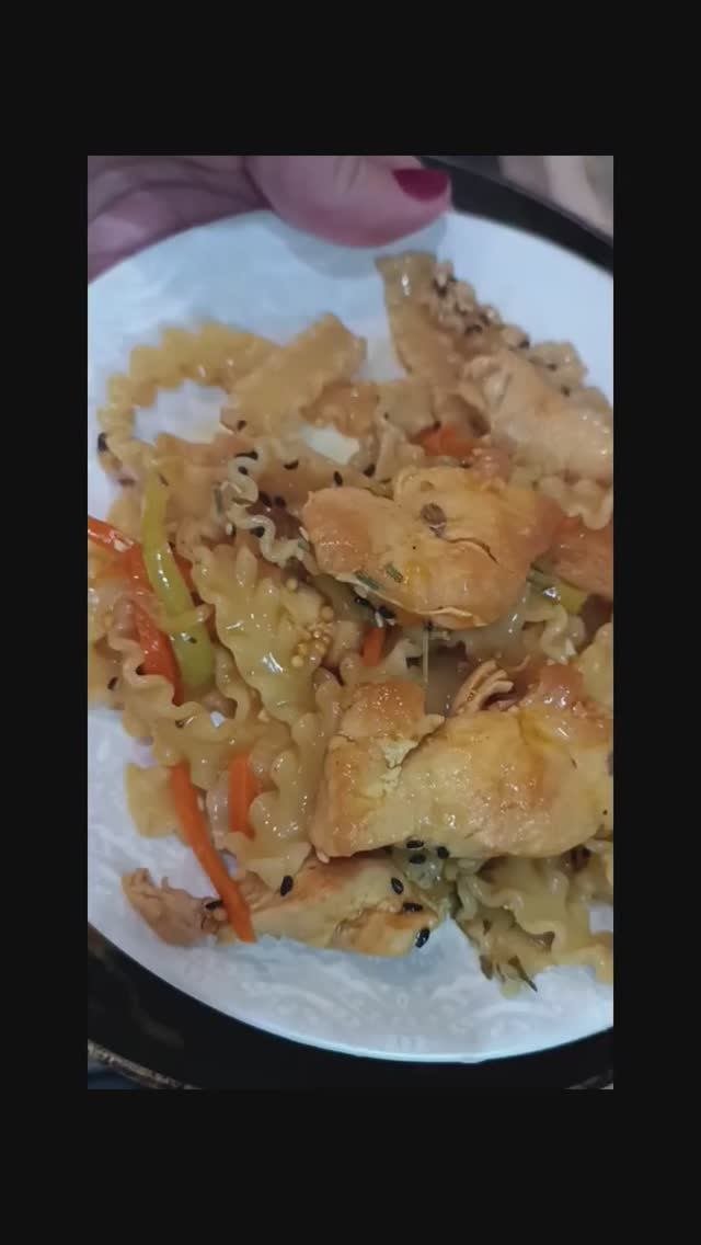 Куриная грудка в азиатском стиле. Вок лапша в соусе.
