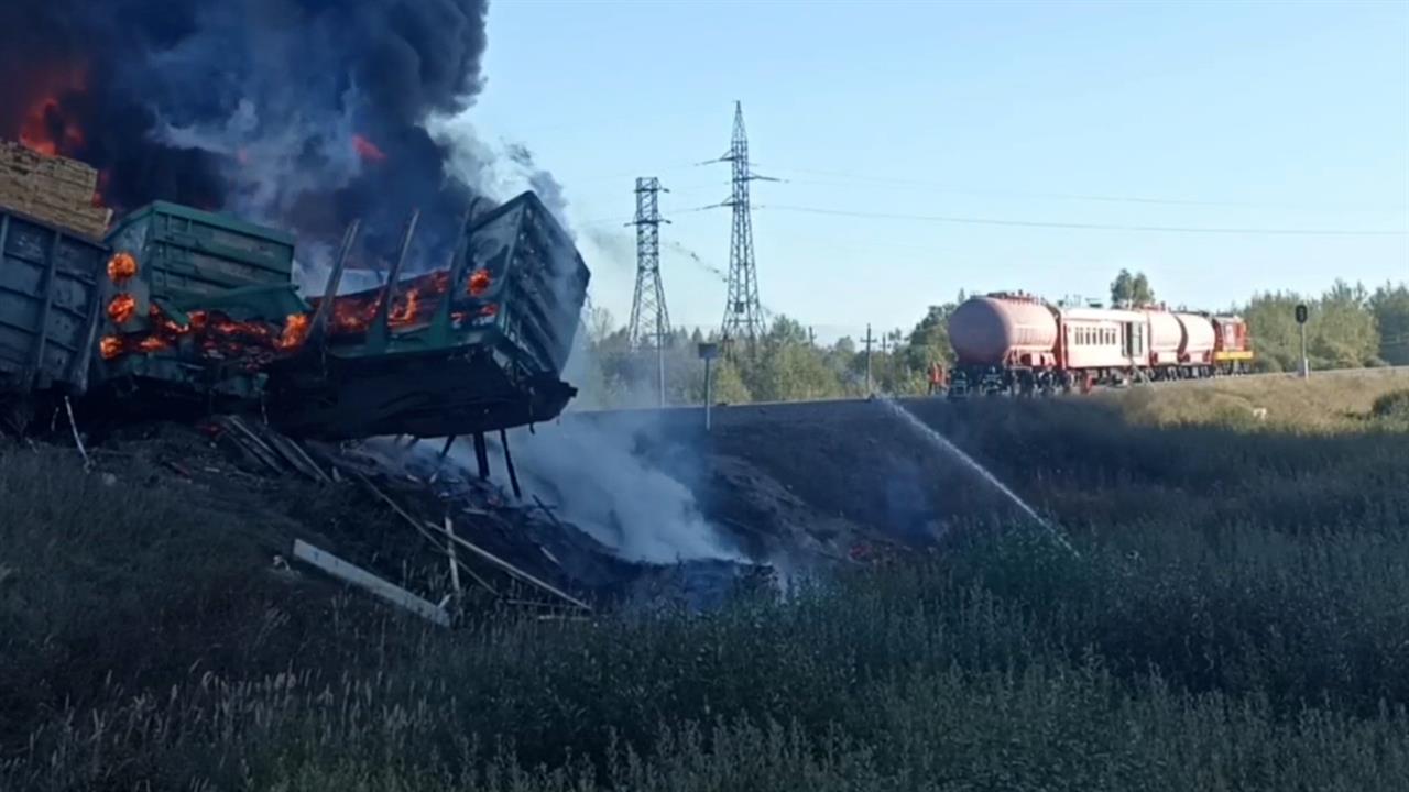 Пожар на месте крупного ДТП в Смоленской области локализован: видео