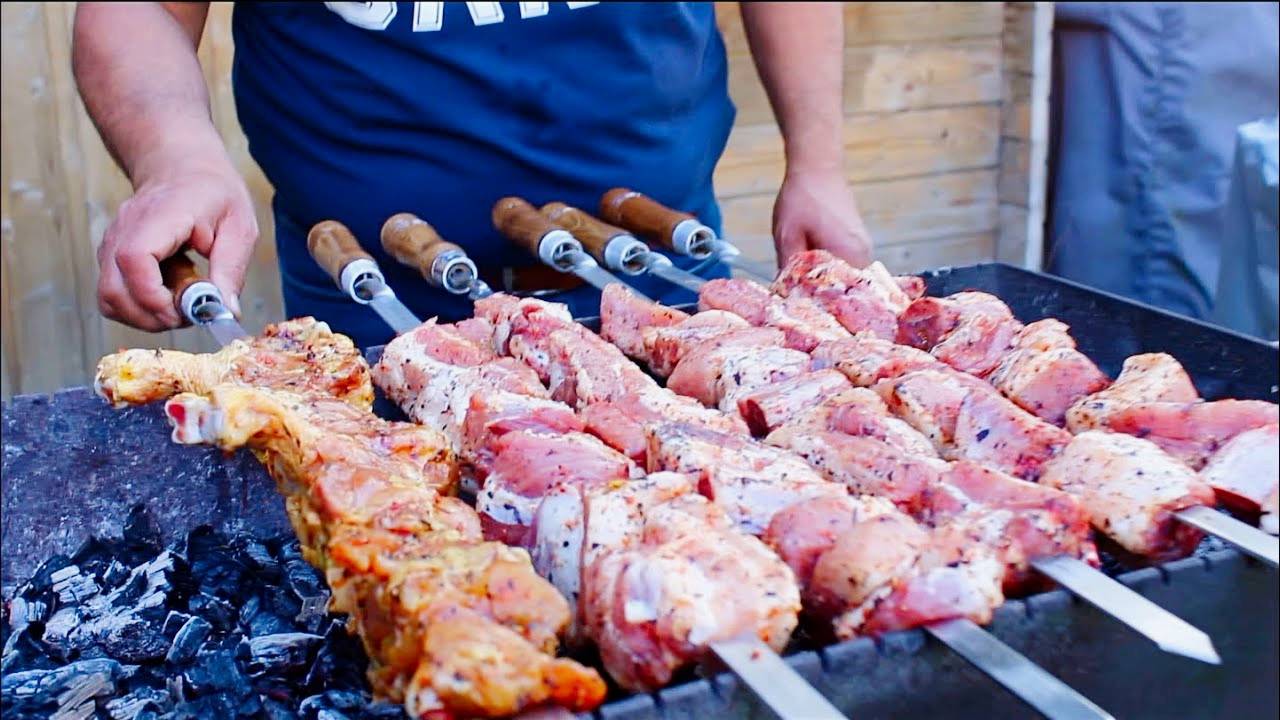 Как быстро замариновать мясо для шашлыка для получения вкусного и сочного результата