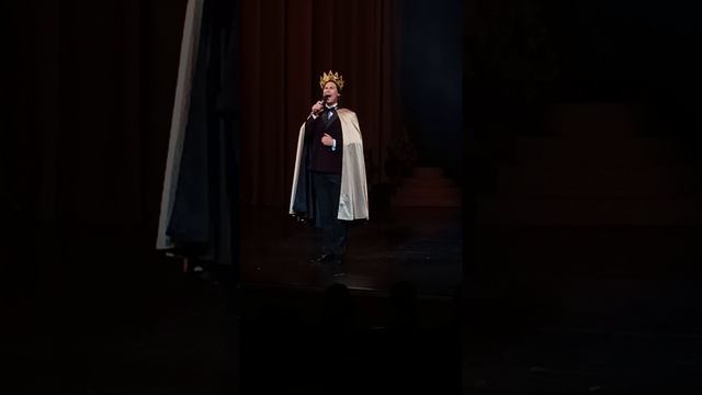 Антон Авдеев на сцене МЭТС Розыгрыш