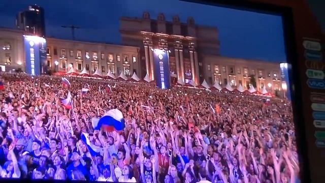 Самая большая волна на площади