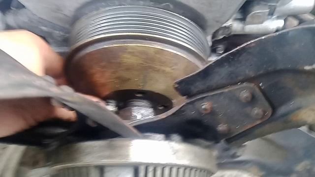 как открутить вентилятор с вискомуфтой на автомобиле УАЗ двигатель ЗМЗ 406