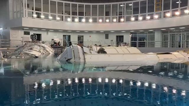 Погружение под воду макета российского сегмента МКС