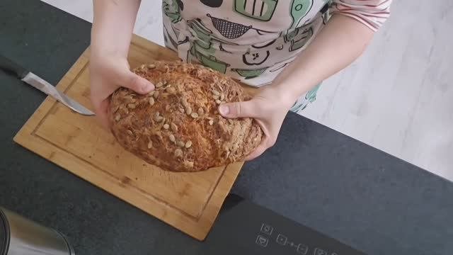 Хлеб с кабачком очень вкусно и быстро.