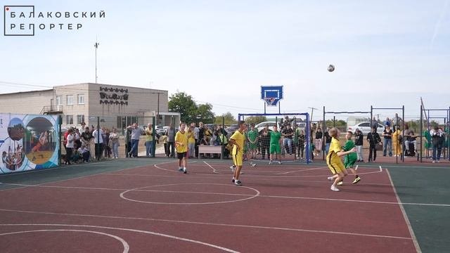 Первые шаги к большим достижениям в селе Кормёжка открыли многофункциональную спортивную площадку