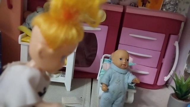 Детский сад для пупсиков. Сабрина и Артём: весёлые истории кукол Барби.
