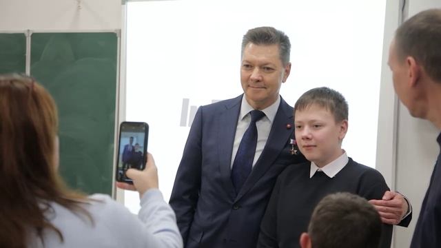 В добрый путь: школьники Королева получили паспорта из рук Героя России
