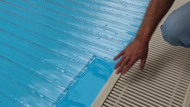 Подводное сматывающее со скамьей и поликарбонатными ламелями ELECTRO COVER