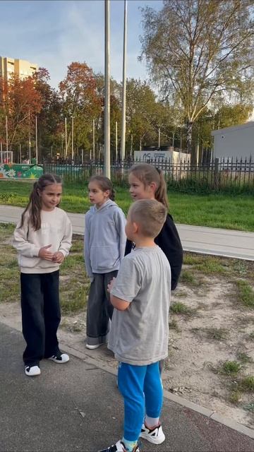 Демид клеит девчонок 
