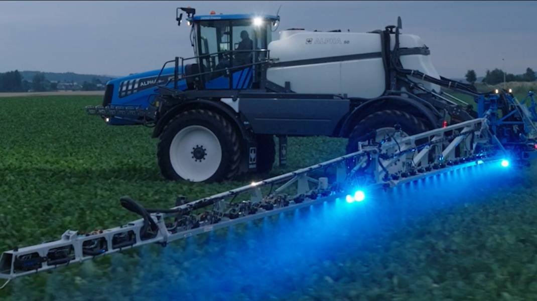 EVRARD ALPHA Evo - самоходный сельскохозяйственный опрыскиватель с уникальной технологией R-Activ.