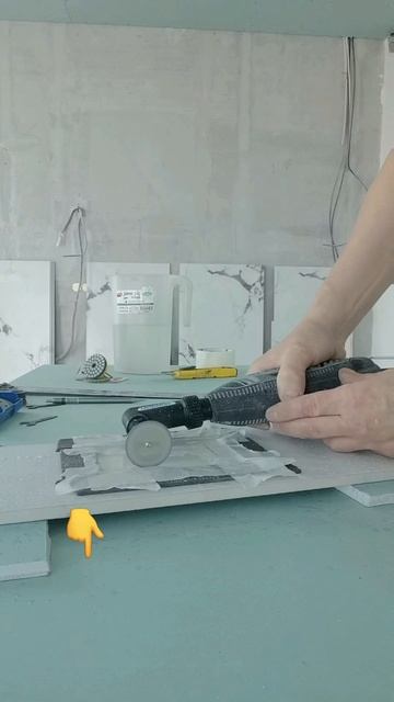 работа с плиткой/прямоугольное отверстие#tile#плиточник#shorts