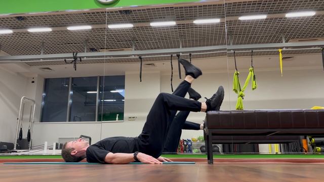 Ягодичный мостик на одной ноге на скамье (GLUTE BRIDGE ONE LEG ON BENCH)