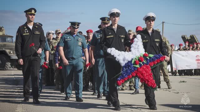 Мемориальная акция, посвящённая погибшим пиротехникам МЧС России, прошла в Севастополе