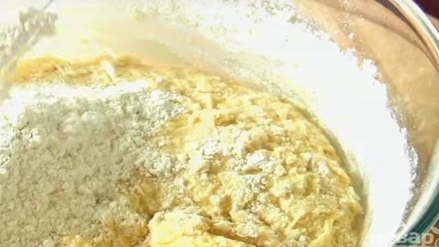 Клубничный кекс с шоколадной глазурью