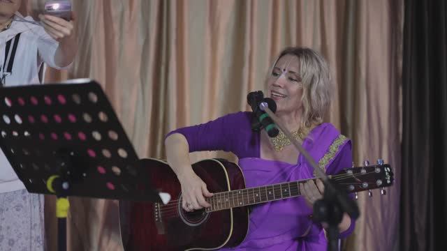 Ночь светла - Нрисимхи д.д.