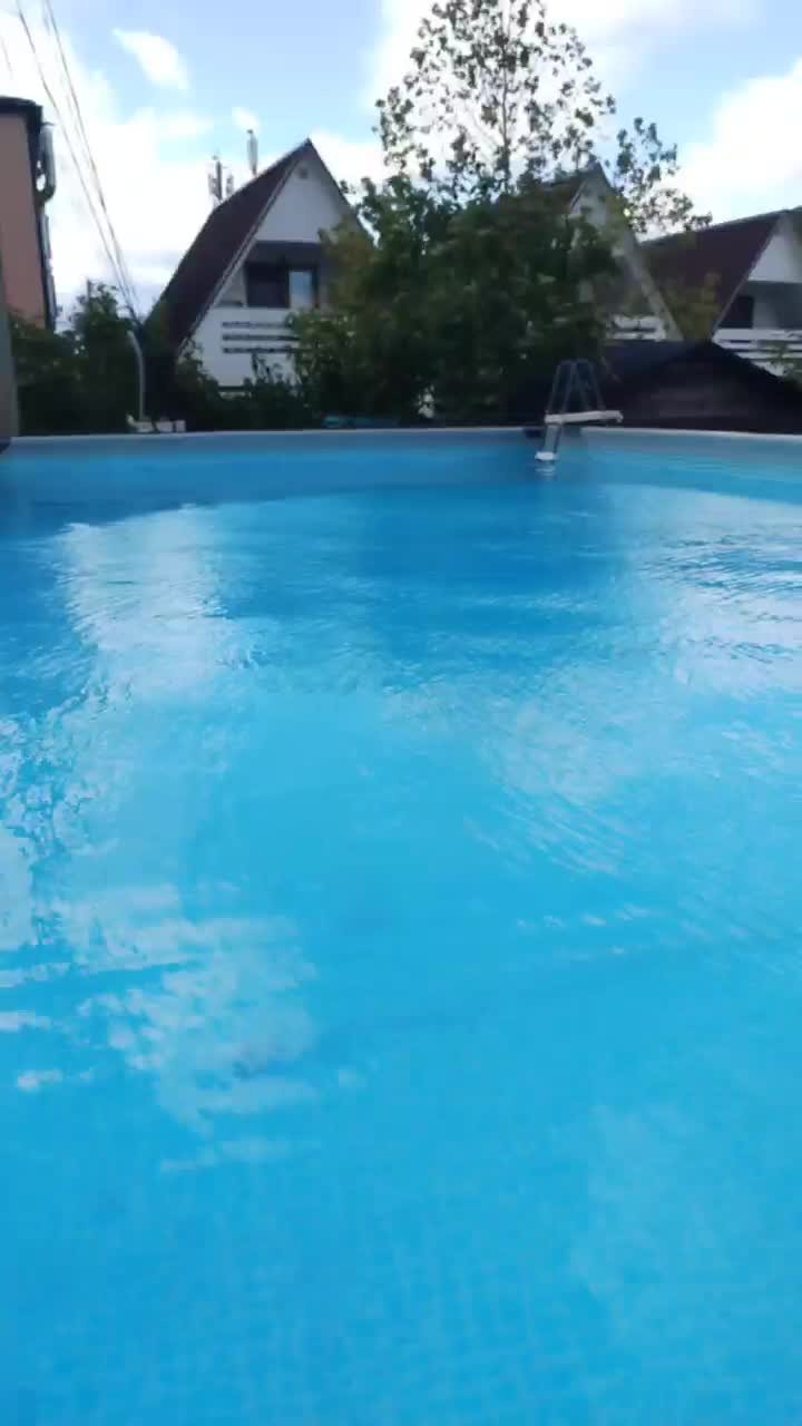 Бассейн замерзает. Ждём тепла