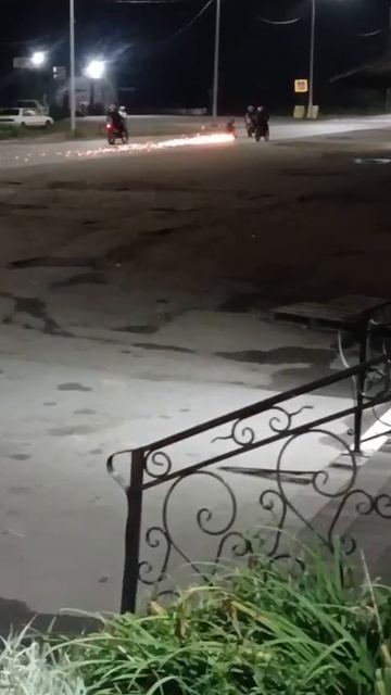 Дети развлекаются.