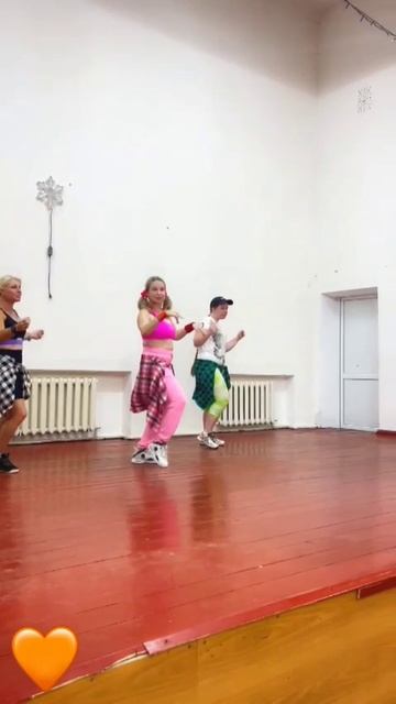 На занятиях Зумбы с инструктором