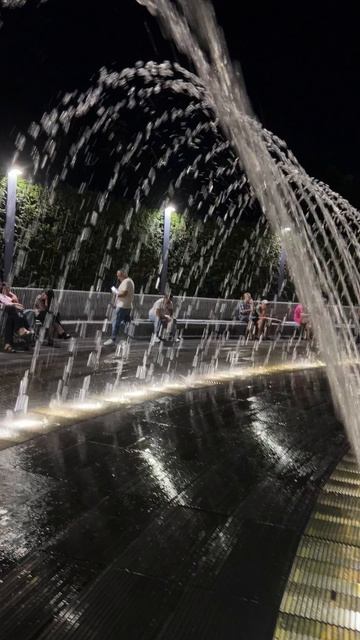 Туннель из фонтанчиков воды #парккраснодар #паркгалицкого