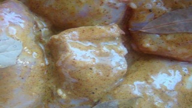 Куриный шашлык на шпажках