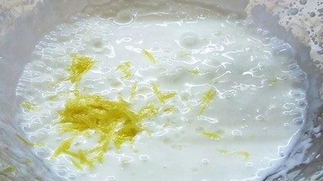 Лимонно-клубничный пудинг с отрубями