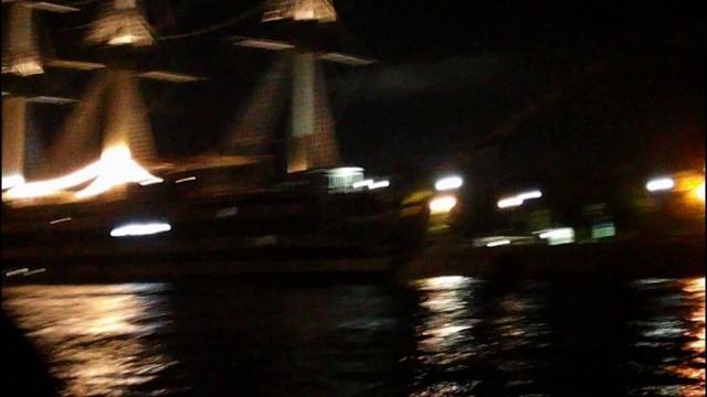 Ночная прогулка на катере по Санкт-Петербургу.