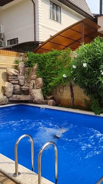 Во дворе отеля RestVill. Обзор отеля в Лазаревском Сочи.