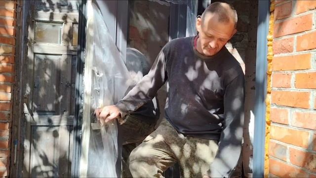 Ейск ! Раскидывают, разравнивают земелю, штукатурка колодца и разные дела. 27-09-2025