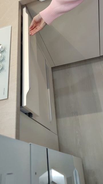 Говорят счастливые часов не наблюдают. А на такой кухне это 100! 
Создаем Ваш уют с заботой
