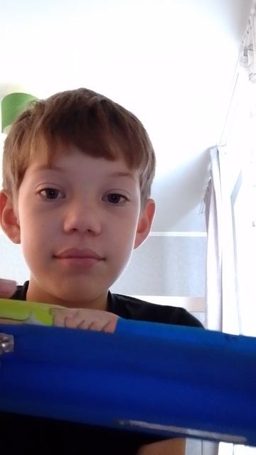 нашел у себя под дверью этот пинал