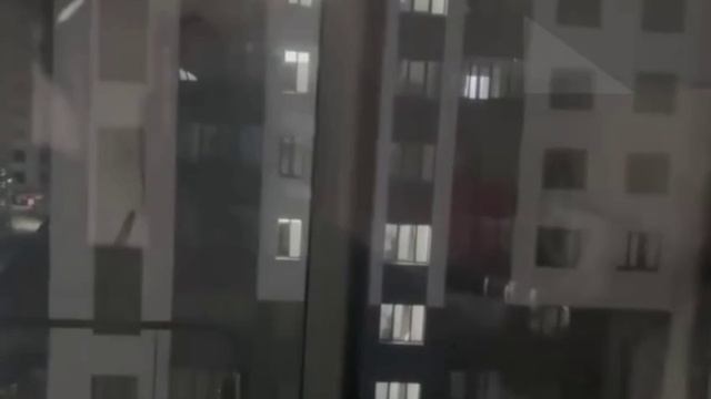 Чудо-микроволновку обнаружили в Алматы. Когда ее включаешь в доме напротив включается свет.