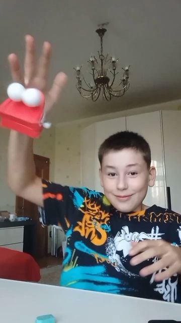Достаю ластик из своего зубастового друга
