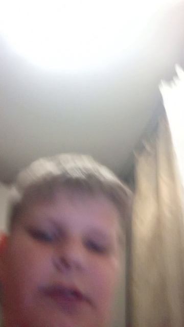 пытаюсь попасть шариком в щель 😄😄😄😄😄😄