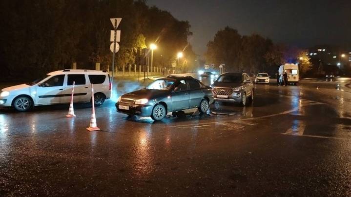 При столкновении автомобилей в Тобольске пострадали двое детей