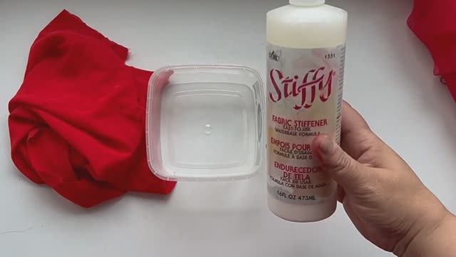 Как обработать ткань раствором Stiffy. Чем обработать ткань для цветов из шëлка.