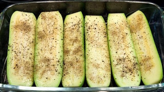 Кабачки запеченные в духовке со сметаной