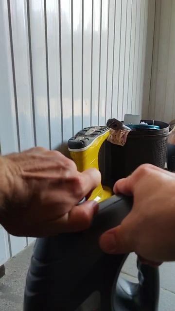 В канистрах Лукойл GENESIS ARMORTECH CN не срывается пломба .mp4