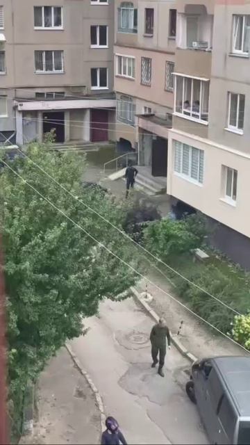 🔴Во Львове женщина отбила своего мужа у ТЦК и завела в подъезд дома🔴