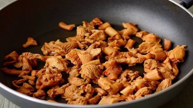 Лисички с капустой