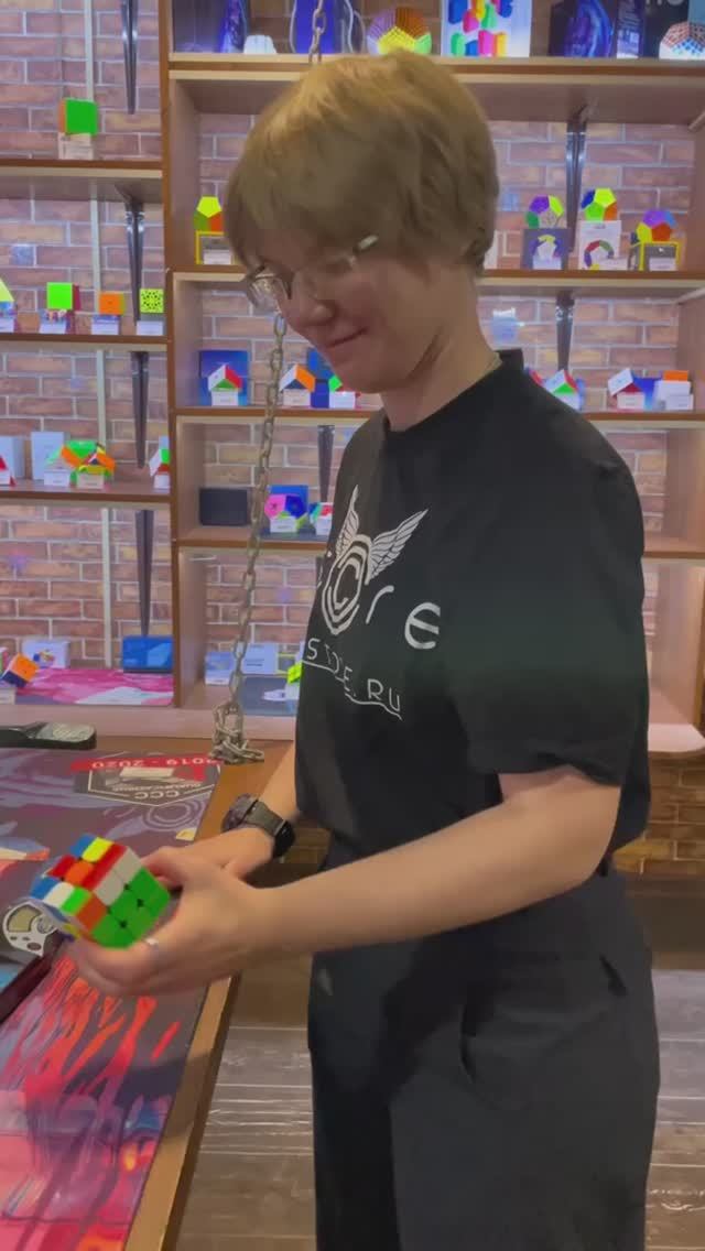 Чем любителю кубиков Рубика заняться в выходной? Научиться собирать новые головоломки!