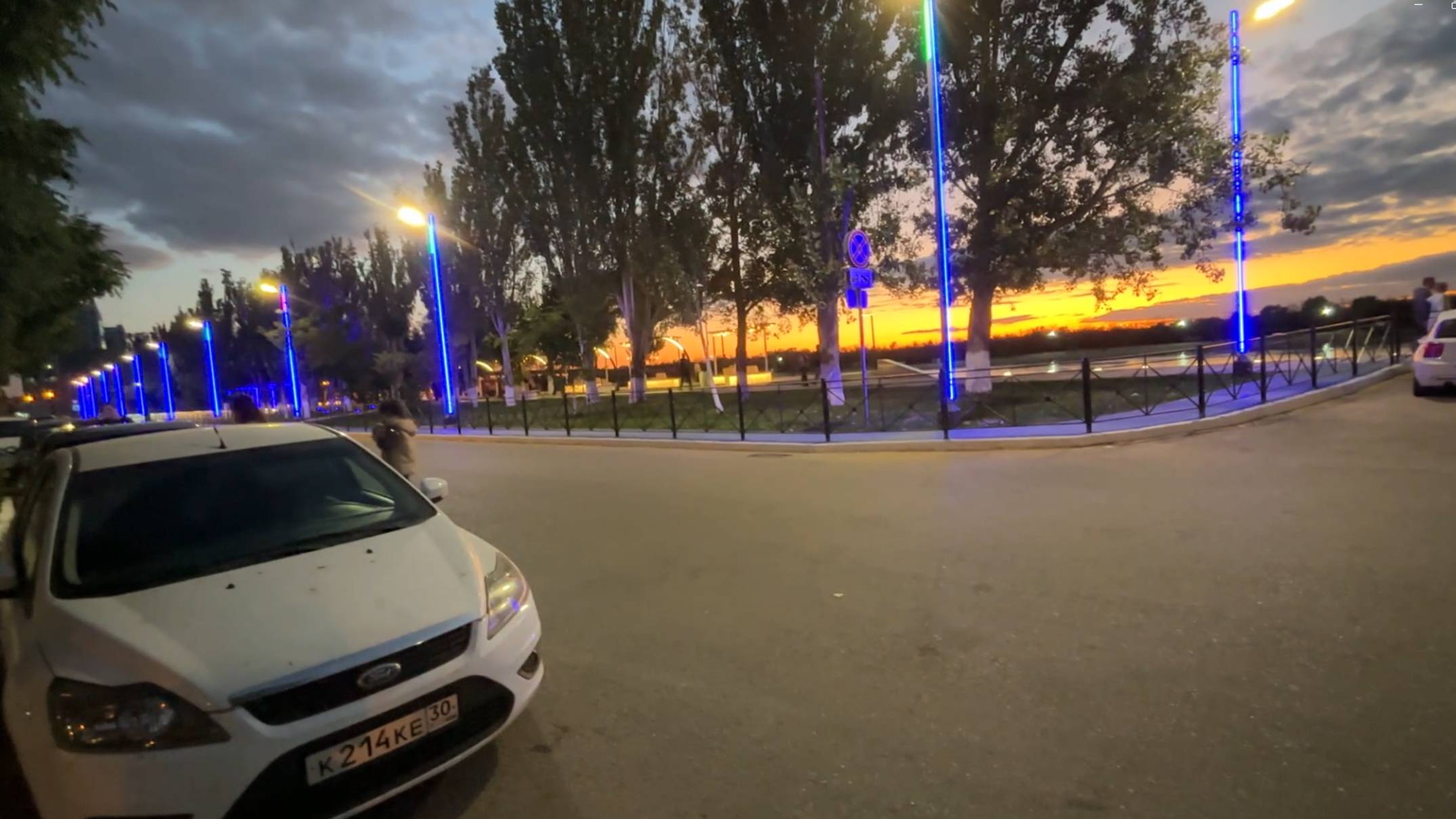 Вечерняя подсветка новой набережной Астрахань
