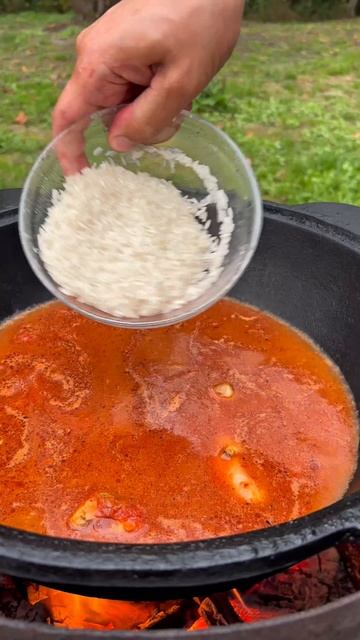 Всем любимый суп харчо в казане на огне