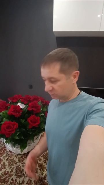 Дарите женщинам цветы. 

#дарите #женщинам #цветы #безповода #и #безпричины #простотак #розы #воскре