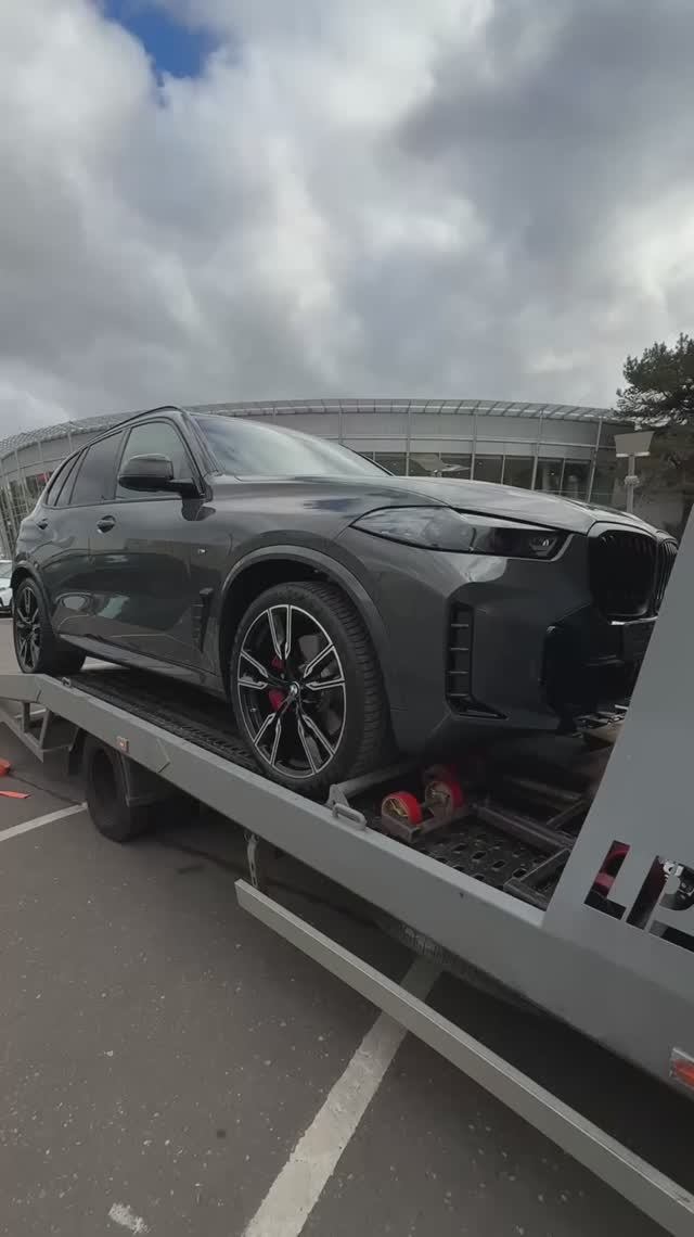 Привезли автомобиль дилеру BMW