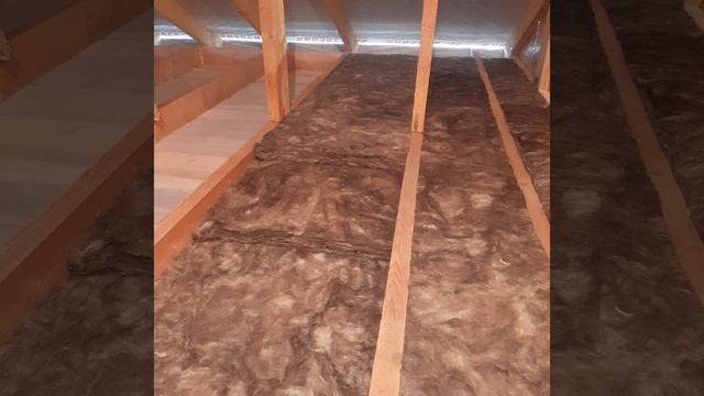 укладка утеплителя на крыше 2