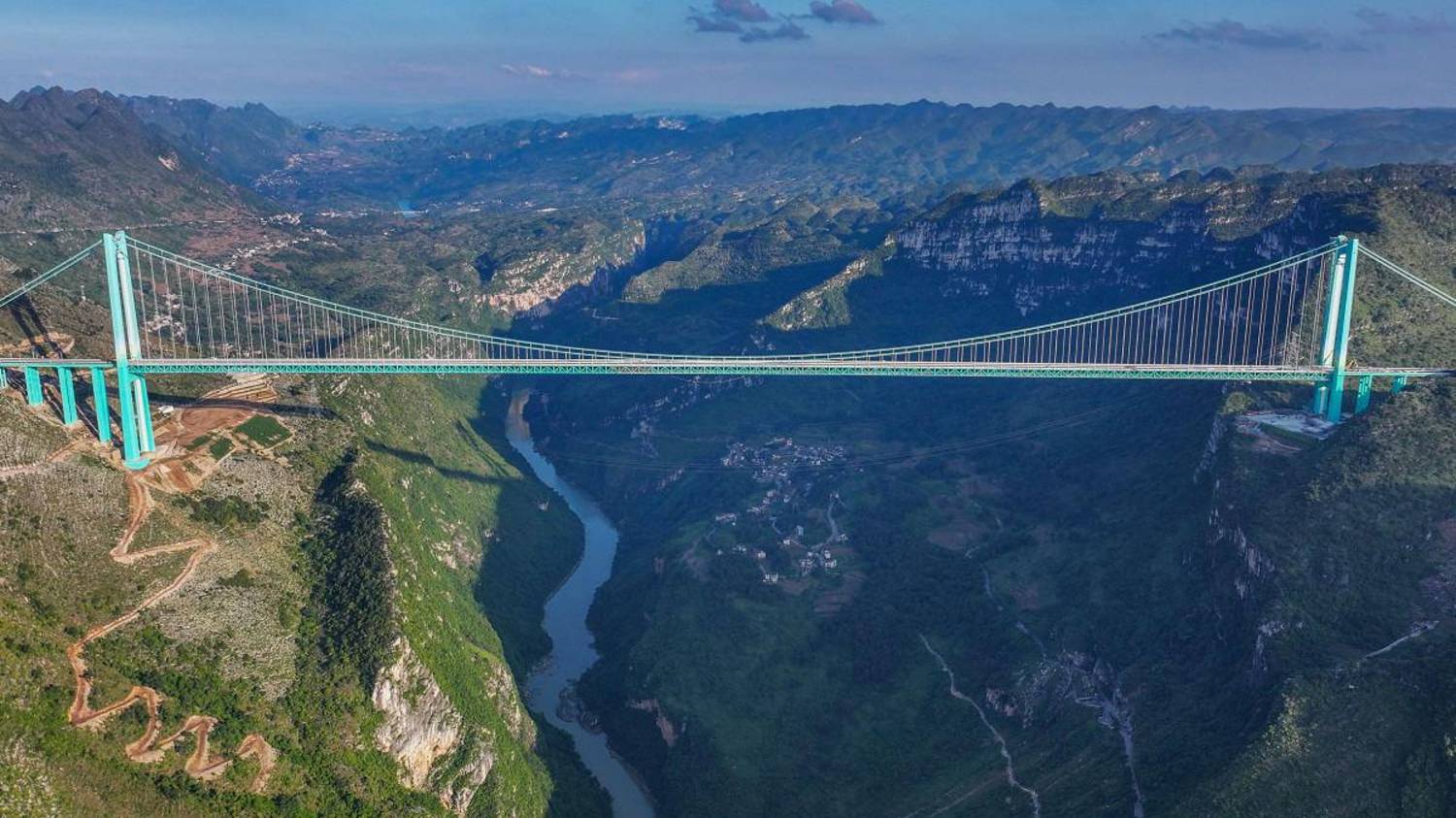 В Китае открыли самый высокий мост в мире