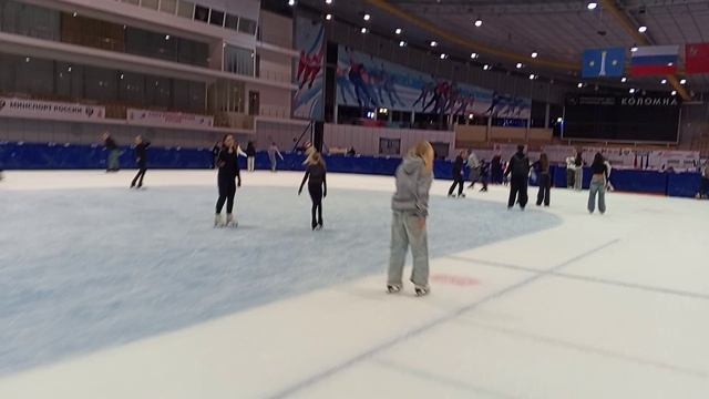 Массовые катания в Ледовом дворце